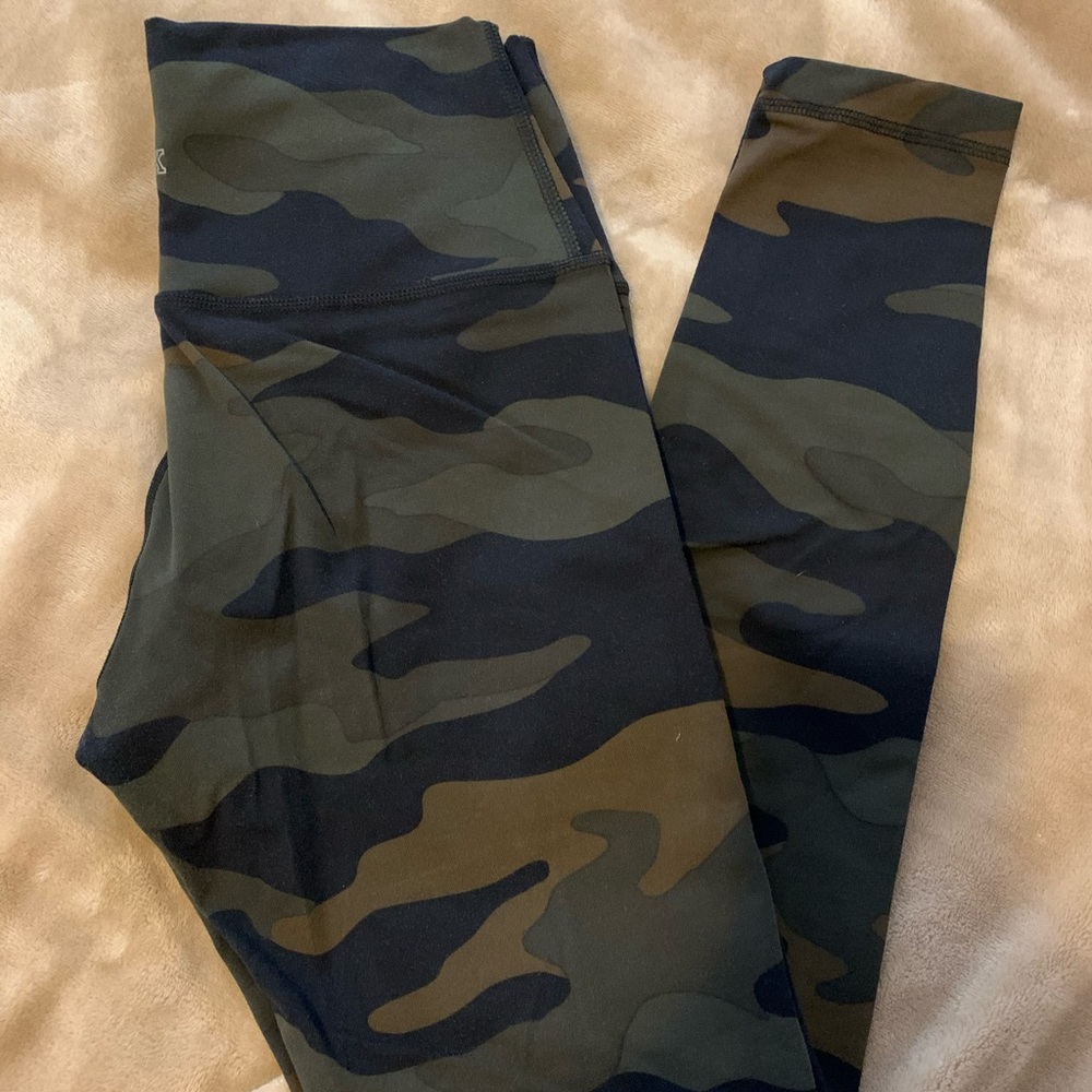 Victoria’s Secret PINK Army green camo leggings